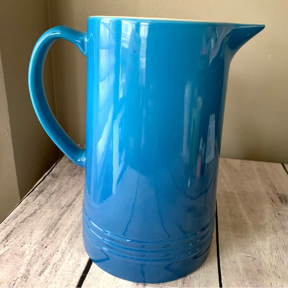Last 1 🌟 LE Creuset Second Choix Glazed Pitcher Marseille Blue 1.5 L/1.6QT - Picture 4 of 6